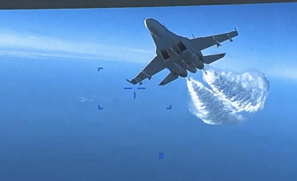 Russian Su-27 fighter jet dumping fuel over the Black Sea, as seen from a US MQ-9 drone.