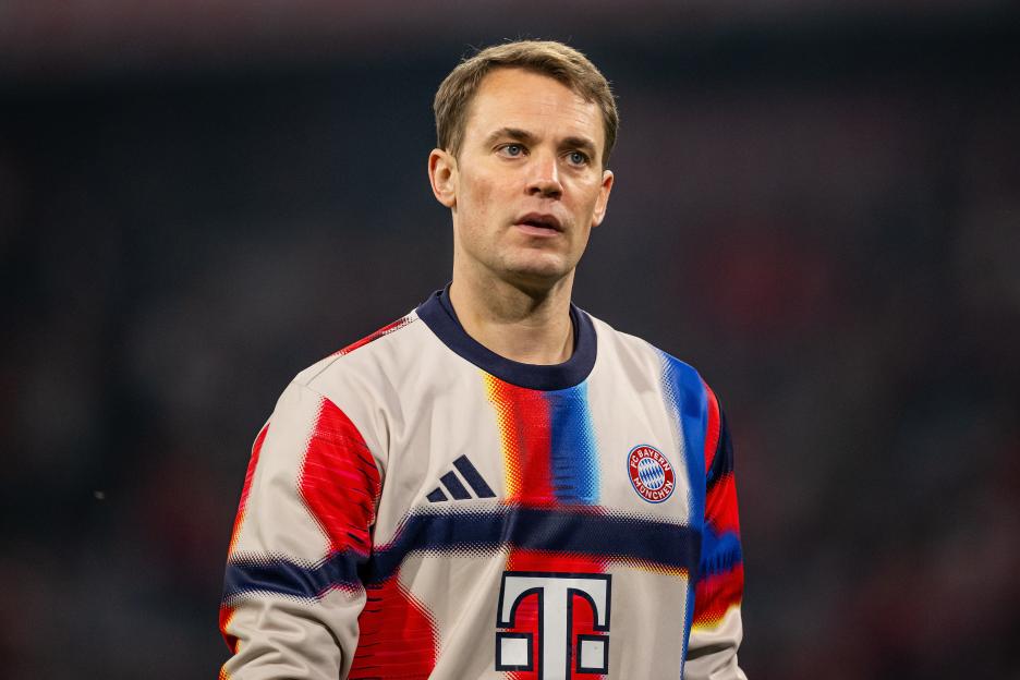 'Manuel Neuer Faces Backlash for Shocking Mistake Just Seconds into Bayern Munich vs. Real Madrid'