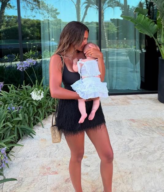 Tennessee Thresher Claps Back After Getting Mum-Shamed by Fellow Passenger Over Screaming Child on Flight