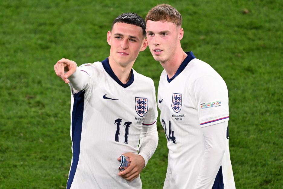 England midfielders Phil Foden and Cole Palmer celebrating a victory.