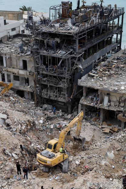 Israeli Airstrikes On Tyre Kill 16 Ahead Of Ceasefire, Rescue Efforts Ongoing, Lebanon - 19 Apr 2026