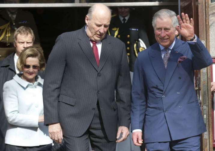 King Harald V of Norway and Prince Charles of Wales leaving an event.