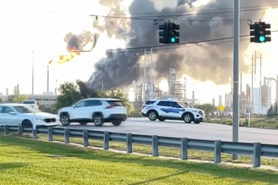 Texas Oil Refinery Erupts in Massive Explosion, Sending Flames and Smoke Skyward After Residents Report 'Loud Boom'
