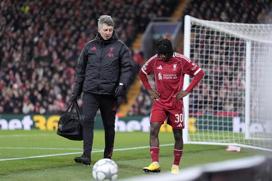 Liverpool's Injury Woes Worsen: Jeremie Frimpong Exits After Just Four Minutes, Increasing Pressure on Arne Slot