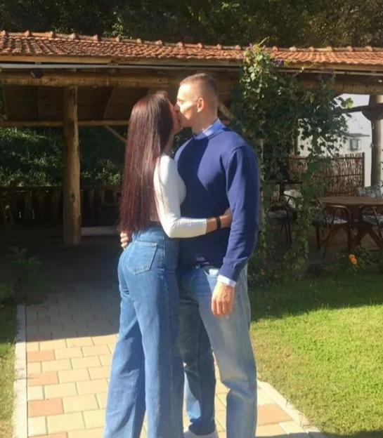 Jetmir Bucpapaj kissing Besiana Dunisha.