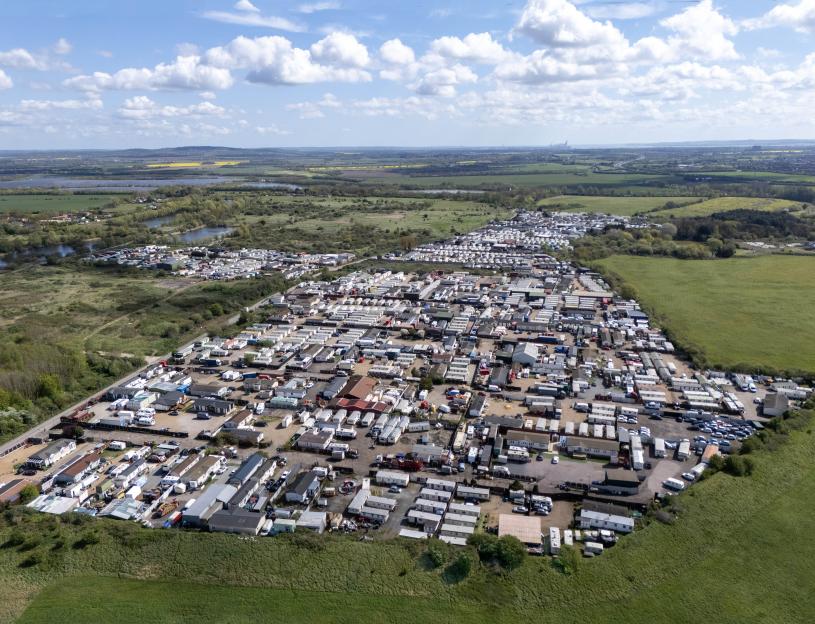"Living Next to the UK's Largest Traveller Site: 800 Caravans Struggling with Sewage and Fire Risks – Our Plea to Rayner"