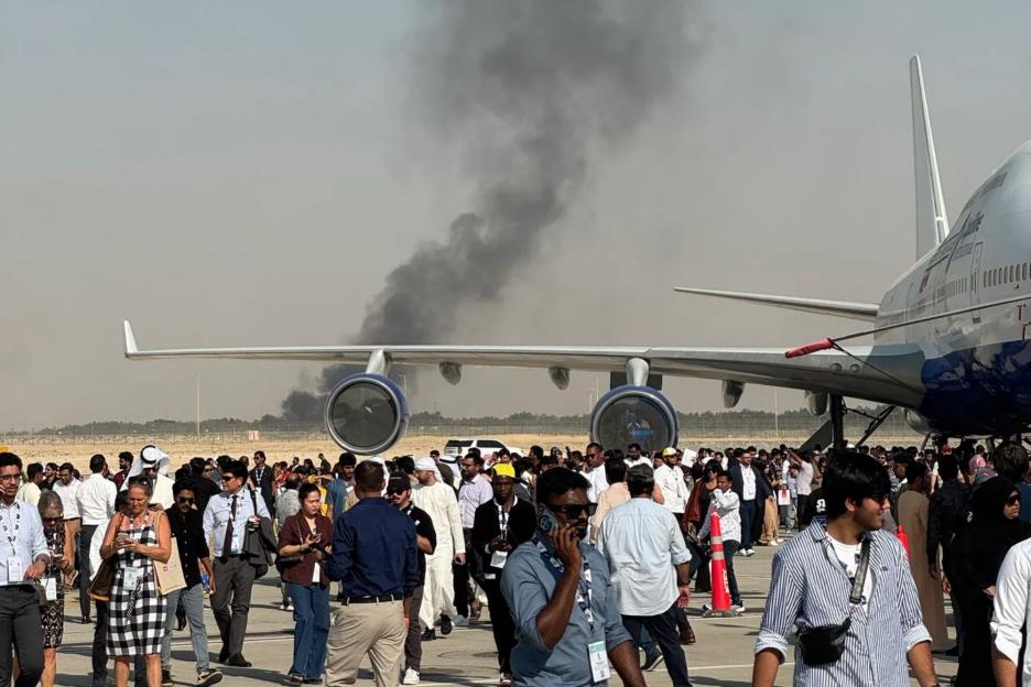 Fighter Jet Crashes at Dubai Air Show, Smoke Billows from Desert as Spectators Evacuated