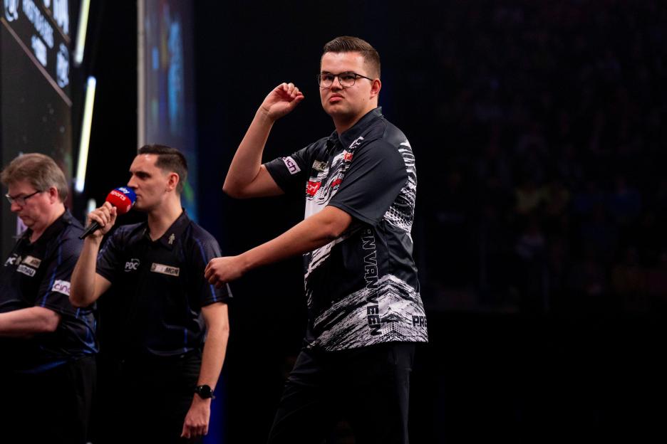 Gian van Veen Shares Health Update Following Kidney Stone Surgery and Withdrawal from Premier League Darts Event