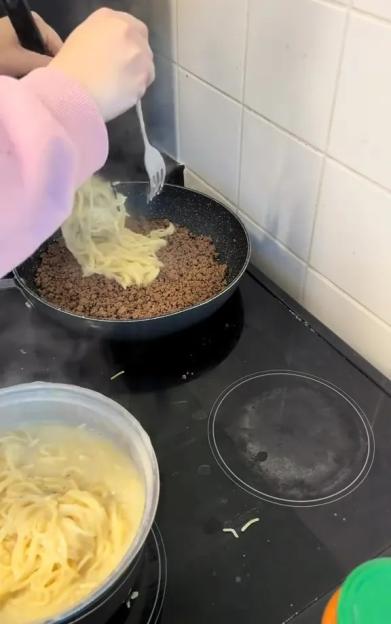 Mum of Three Shocks the Internet with Her 'Criminal' Spaghetti Bolognese Recipe That Leaves Italians in Disbelief!