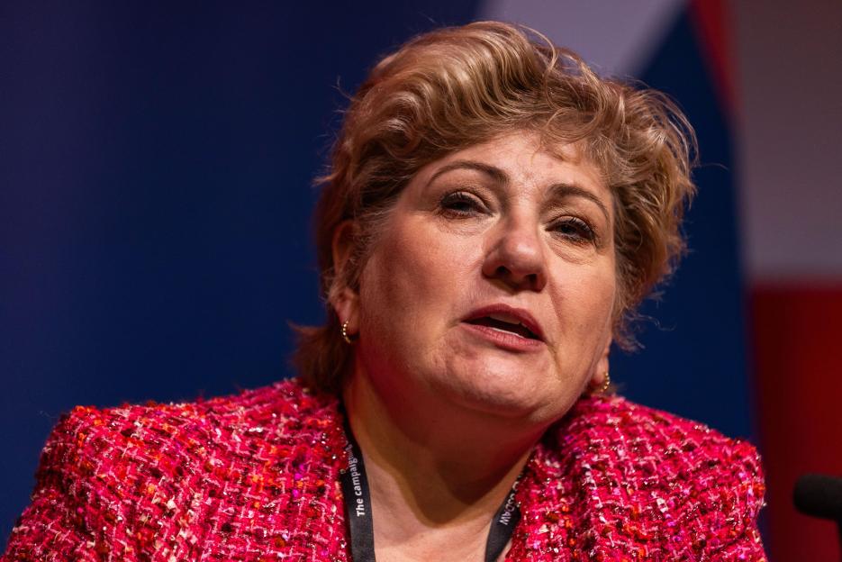 Labour MP Ignites Controversy by Proposing Permanent Residency for Thousands of Migrants to Access Benefits