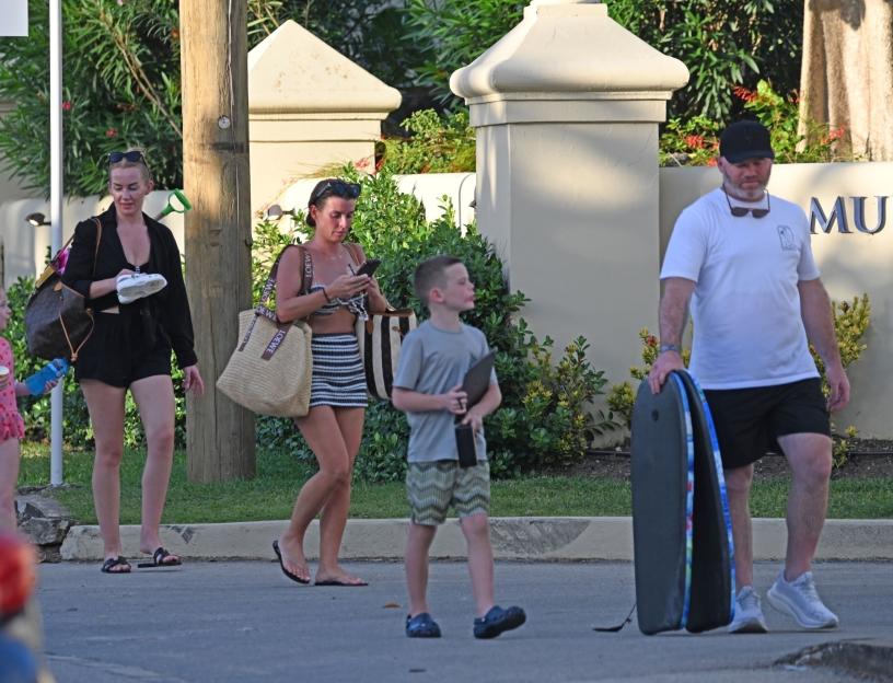 *PREMIUM-EXCLUSIVE* MUST CALL FOR PRICING BEFORE USAGE - Former England Footballer Wayne Rooney and wife Coleen Rooney pictured with their children and in-laws celebrating New Year's eve on the beach during their Holiday in Barbados.