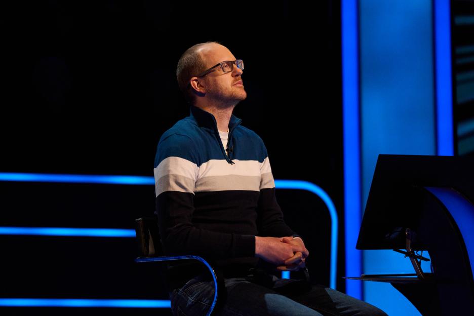 'Who Wants To Be A Millionaire Faces New Coughing Controversy as Contestant's Wife Disrupts Filming with Sudden Coughing Fit'