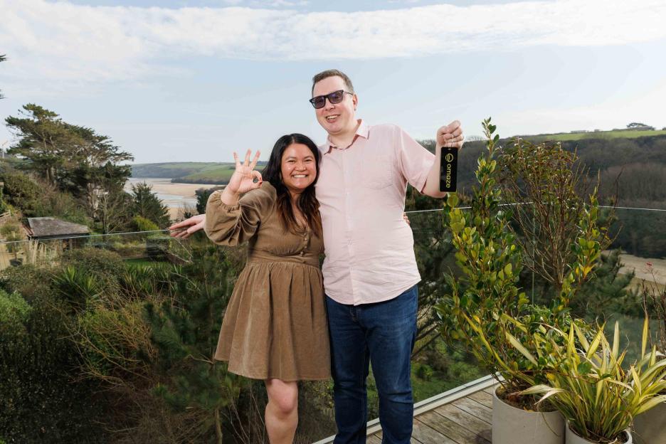 Snooker Superfan Plans to Transform £4 Million Prize Home into a Mini Crucible, Swapping Dining Table for Snooker Table!