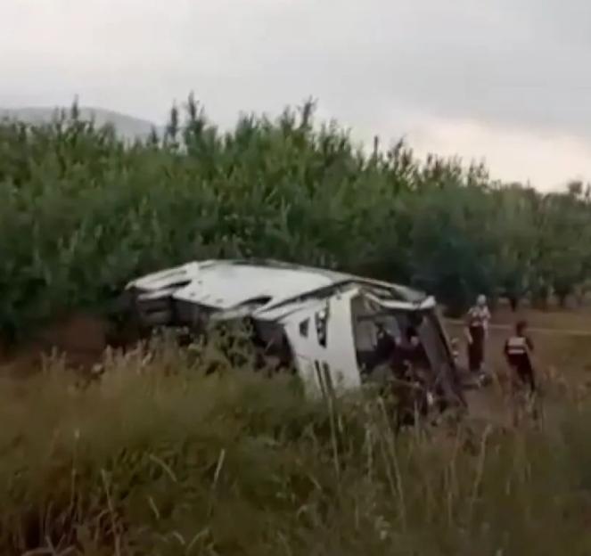 Tourist Bus Crash in Turkey: Driver Loses Control, Resulting in Tragic Overturn with Four Dead and 26 Injured