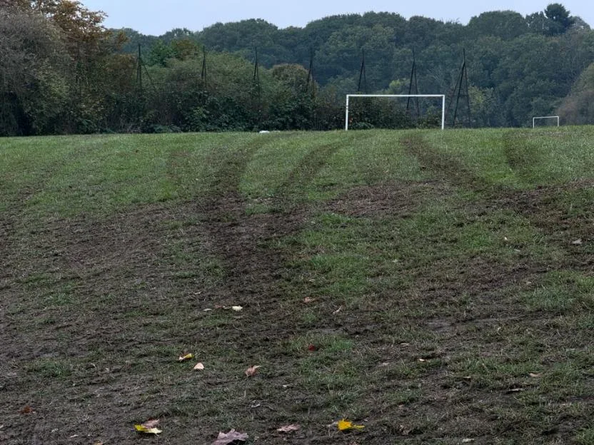 W8media..Travellers leave lots of mess behind in Finchley north London much to the anger of the locals after they return to the park following last years illegal encampment..20/10/2026.