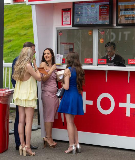 NINTCHDBPICT001072384655