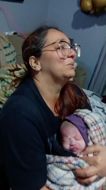 Heartbreaking Discovery: Woman Finds Newborn Baby Girl Abandoned in Trash Bag After Mistaking Crying for a Cat
