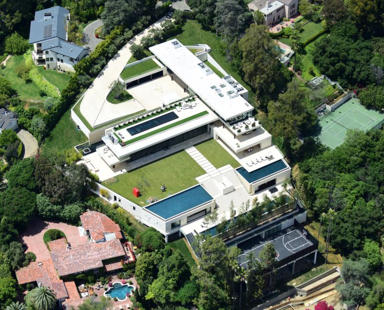 EXCLUSIVE: ** PREMIUM EXCLUSIVE RATES APPLY ** NO NY DAILY NEWS** Beyonce and Jay Z have reportedly put in a bid of $120 million on a new 30,000 sq ft Bel Air mansion