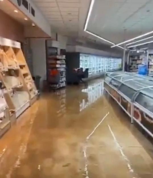 **FULL COPY BY GERARD COUZENS.-TEL: +34 659 567 821**.VALENCIA FLOOD HORROR: Streets turned into raging rivers as cars and buildings swamped