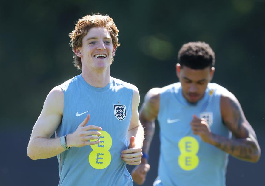 Anthony Gordon's Barcelona Unveiling Stuns After Just Six Spanish Lessons Before World Cup