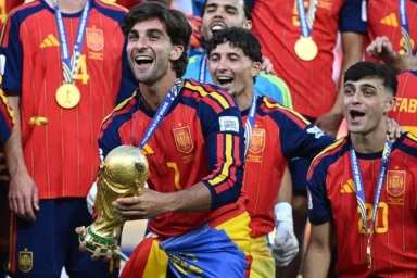 Spain World Cup hero Ferran Torres, 26, ‘dating glam actress Sara Sampaio, 35, as couple are snapped holding hands’
