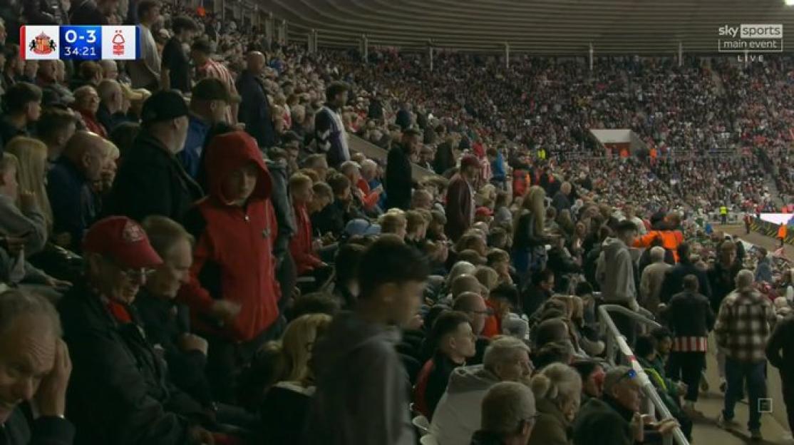 Sunderland Fans Exit Stadium in Disbelief as Nottingham Forest Scores Three Goals in Just Six Minutes