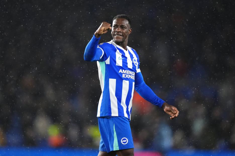 Brighton and Hove Albion player Pervis Estupiñán celebrating a goal.