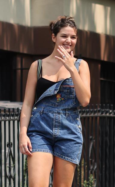 Suri Cruise, 20, Drops Her Famous Last Name Just Days After Brad Pitt's Kids Do the Same!