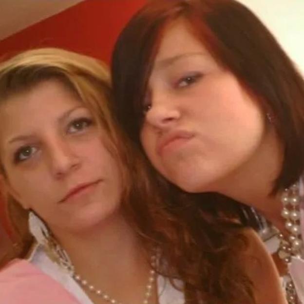 Sarah Wilson and her sister Laura Wilson.