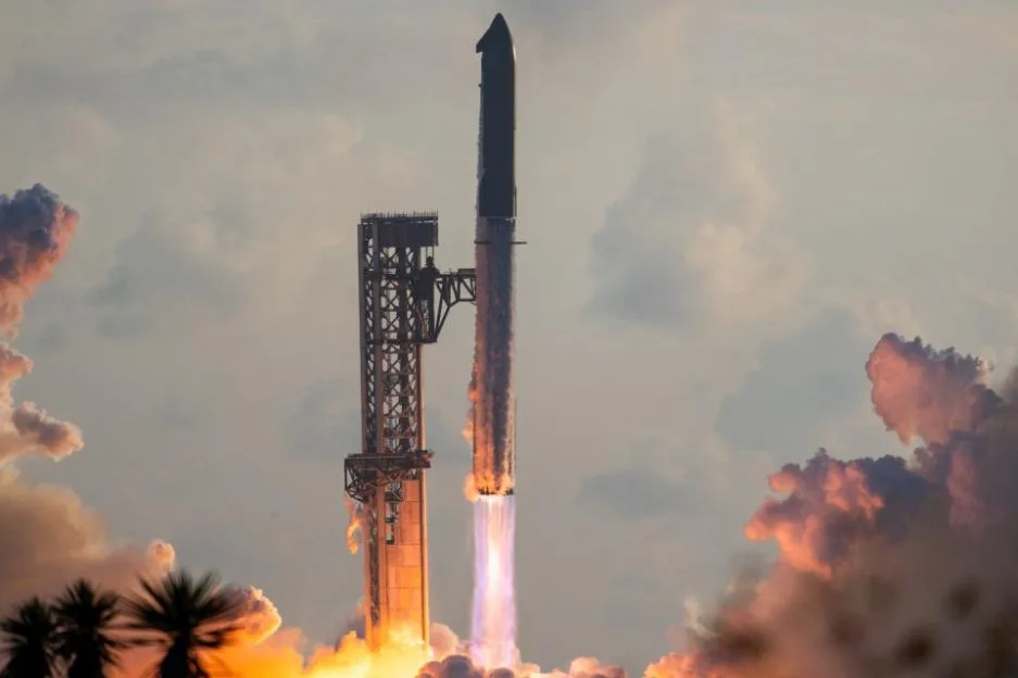 SpaceX Launches First Orbital Starship Test Flight