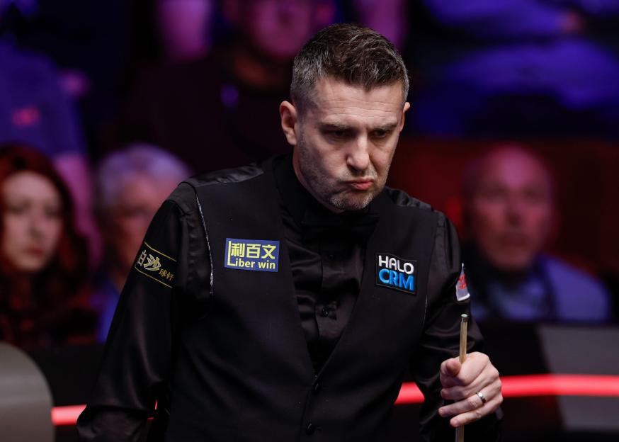 'World Snooker Star Slams 'Pathetic' Performance and 'Absolutely Horrific' Crucible Conditions'
