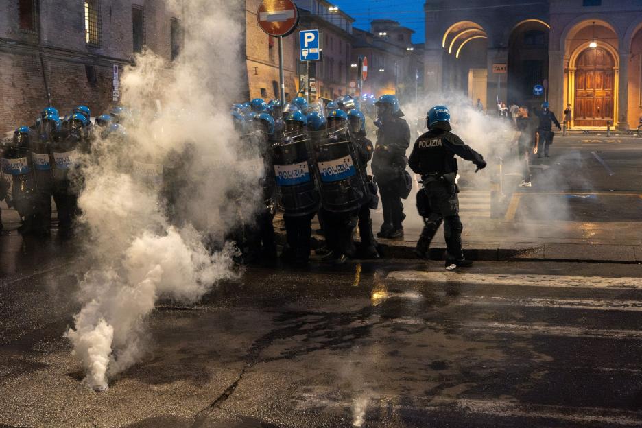 Violence Breaks Out in Italy Following Migrant's Death During Arrest: Cars Torched as Protesters Shout 'Police Murderers'