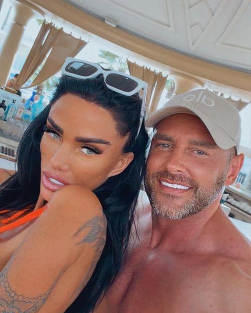 Katie Price and Lee Andrews posing for a selfie.