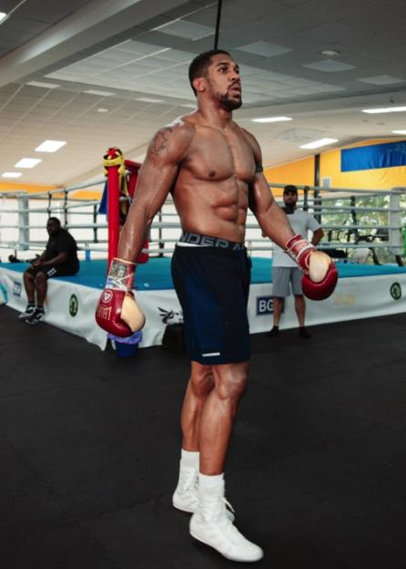 Anthony Joshua Unveils Impressive Physique Before Comeback Fight, Inspiring Former World Champion with His Message