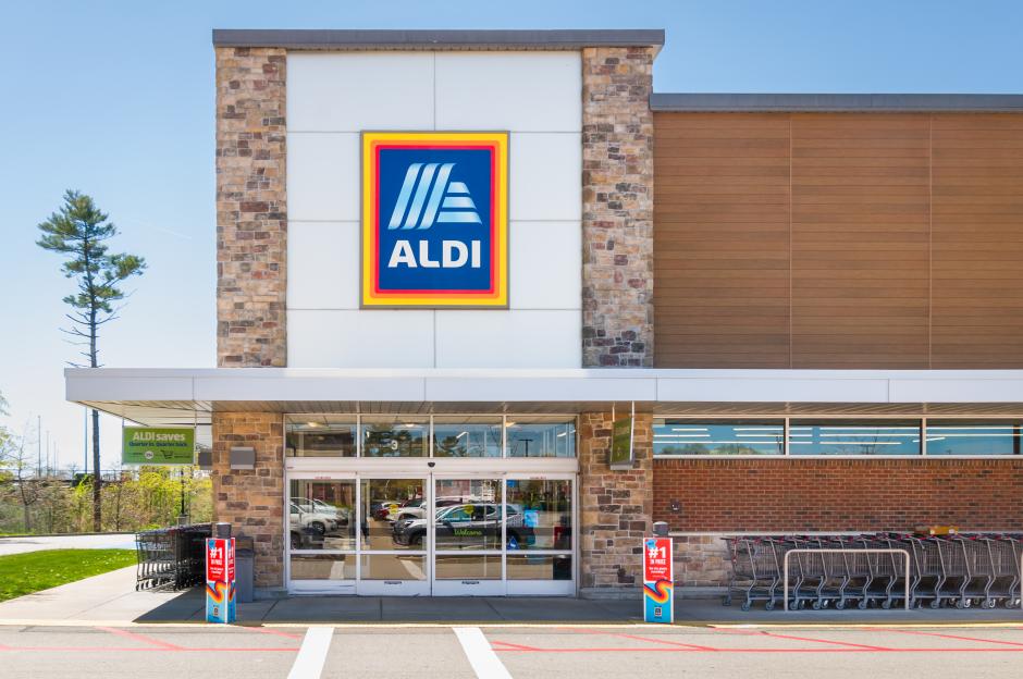 Shoppers Flock to Aldi for ‘Perfect’ £4.99 Setting Spray—A £28 Steal Compared to Charlotte Tilbury!