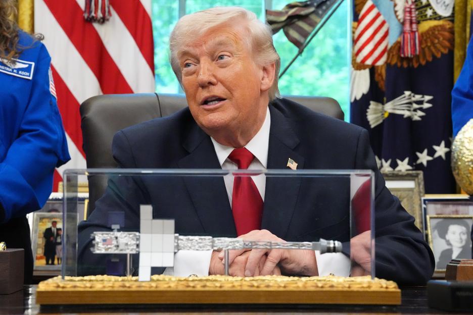 Trump NASA Artemis Moonshot