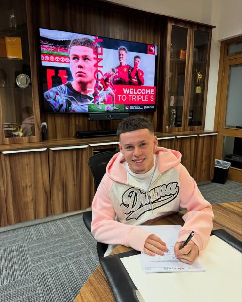 Wayne Rooney's 16-Year-Old Son Kai Signs with Top Agent, Making Major Strides in His Man Utd Career!