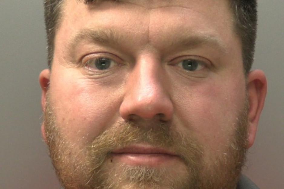 Police Search for 40-Year-Old Man and Blue Van Following Violent Street Brawl That Left 56-Year-Old Father Dead – 10 Suspects in Custody