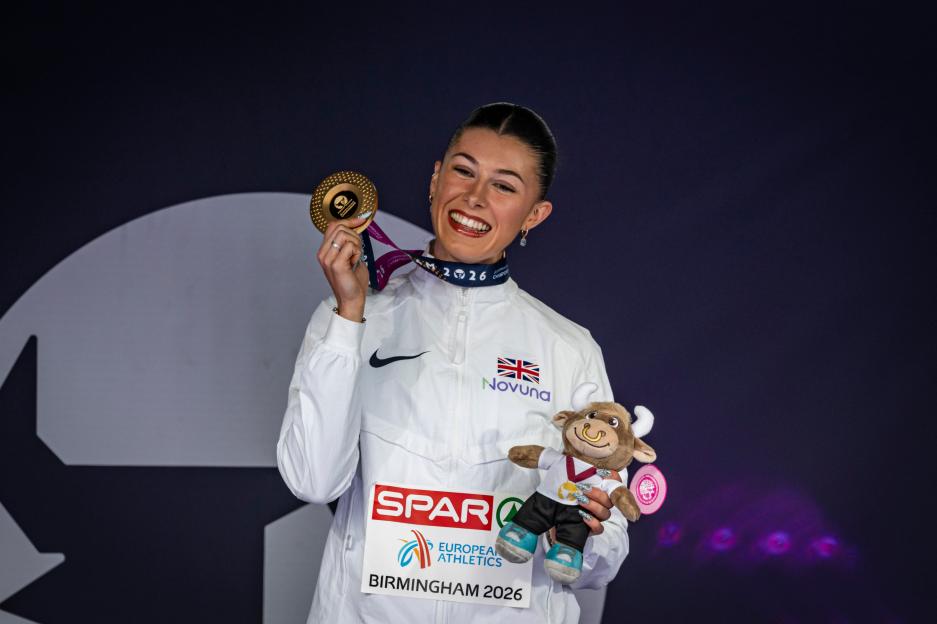 Team GB's Amy Hunt Shines as She Claims Stunning Third Gold Medal in Inspiring Relay Win!