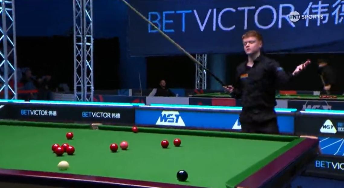 Snooker Star's Frustration Boils Over: Cue Smacked on Table After Missed Shot at Scottish Open