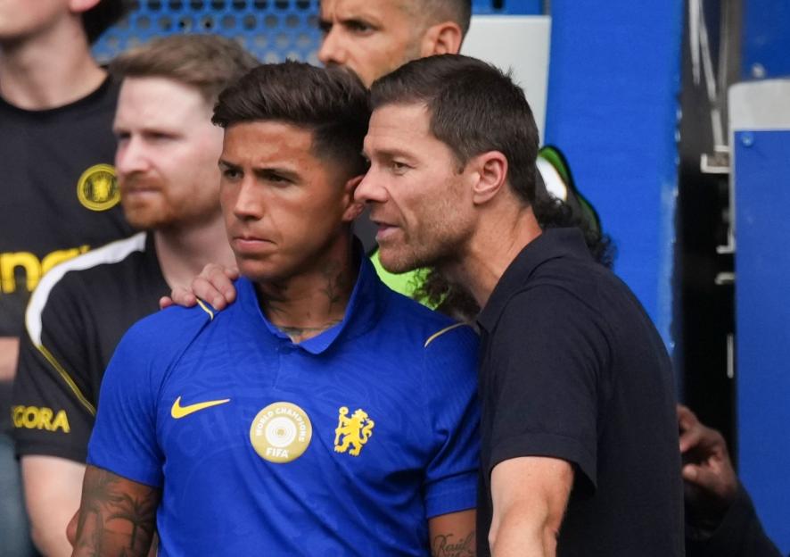 Chelsea's Enzo Fernandez with manager Xabi Alonso.