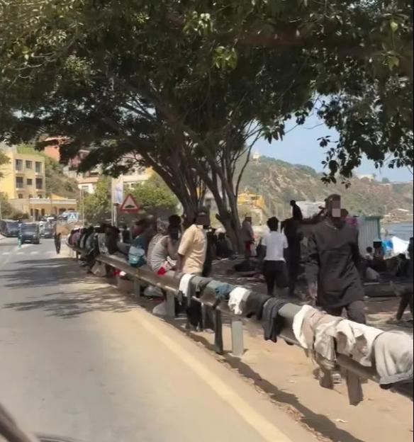 VIDEO: Popular beach transformed into huge open-air camp after border rush
