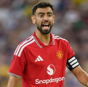 Bruno Fernandes set to feature for Man Utd at Chelsea after showdown talks to end Michael Carrick feud