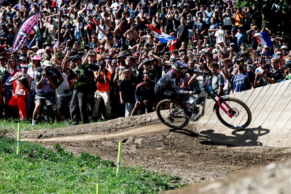 Dive into the Thrilling World of Chainsaw-Waving Fans and 40mph Mountain Biking Madness!