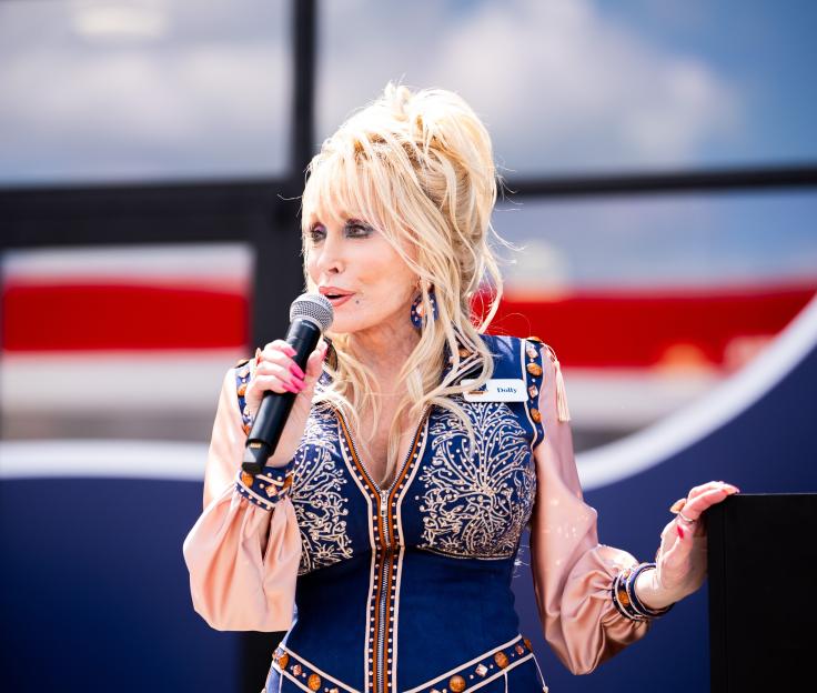 Dolly Parton speaking to the crowd at the grand opening of Dolly's Tennessean Travel Stop.