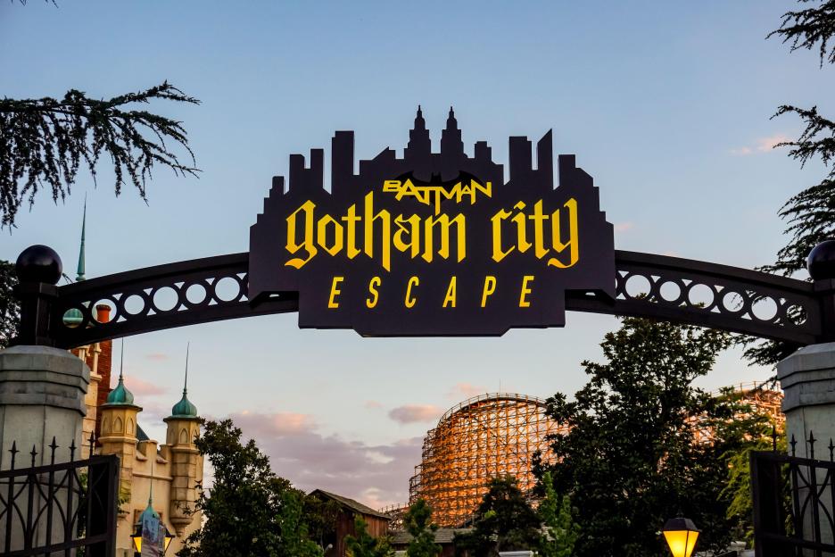 "Batman Gotham City Escape" ride sign at Parque Warner.