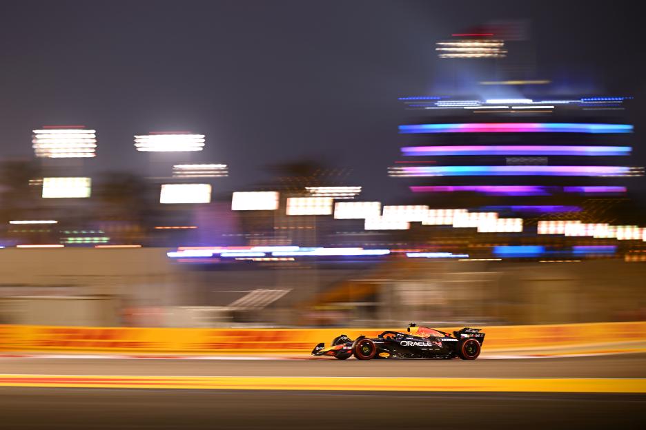Max Verstappen driving the Oracle Red Bull Racing RB21 on the Bahrain International Circuit.