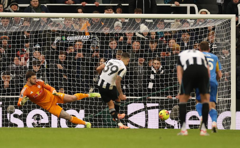 Premier League - Newcastle United v Leeds United