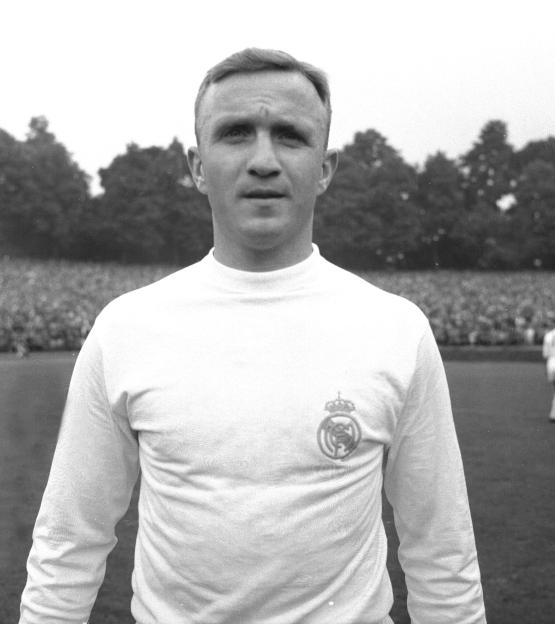 Real Madrid player Jose Emilio Santamaria portrait from a 1960 friendly match.