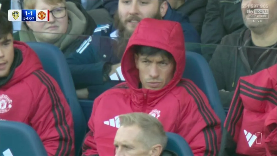 Man Utd fans say ‘another bust-up with Wilcox?’ as Lisandro Martinez subbed off at half time in Leeds clash